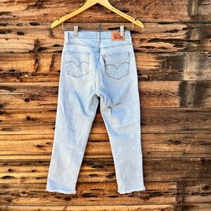 LEVI’S | 724 High Rise Straight Light Wash Raw Hem Cropped Jeans 26